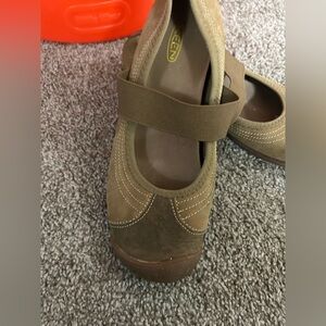 Keen Women's Tan Flats with Strap